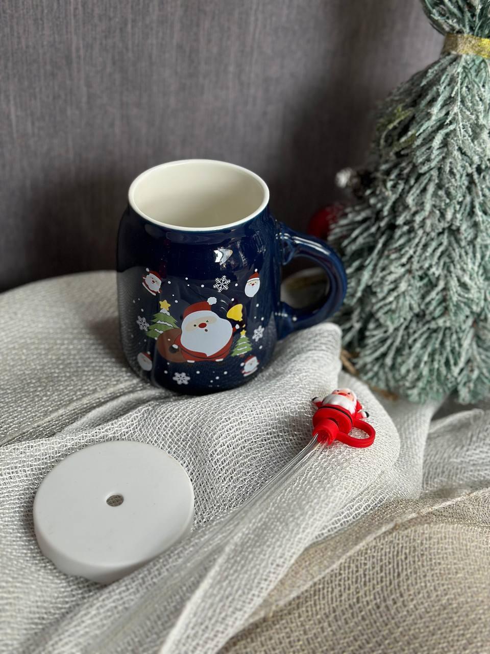 Чашка керамічна Olens 102-1082 Санта з кришкою і трубочкою 460 мл Синій (2786101310) - фото 3 Чашка керамічна Olens 102-1082 Санта з кришкою і трубочкою 460 мл Синій (2786101310) - фото 3