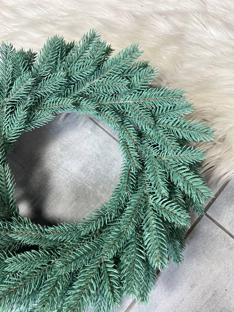 Новорічний вінок Віденський зі штучної хвої 40 см Блакитний (YA678610) - фото 5 Новорічний вінок Віденський зі штучної хвої 40 см Блакитний (YA678610) - фото 5