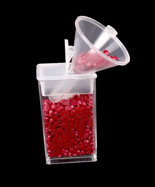 Комплект инструментов с органайзером лейкой и светловым стилусом 77 елементов для алмазной вышивки (skl-compl26) - фото 7 Комплект инструментов с органайзером лейкой и светловым стилусом 77 елементов для алмазной вышивки (skl-compl26) - фото 7