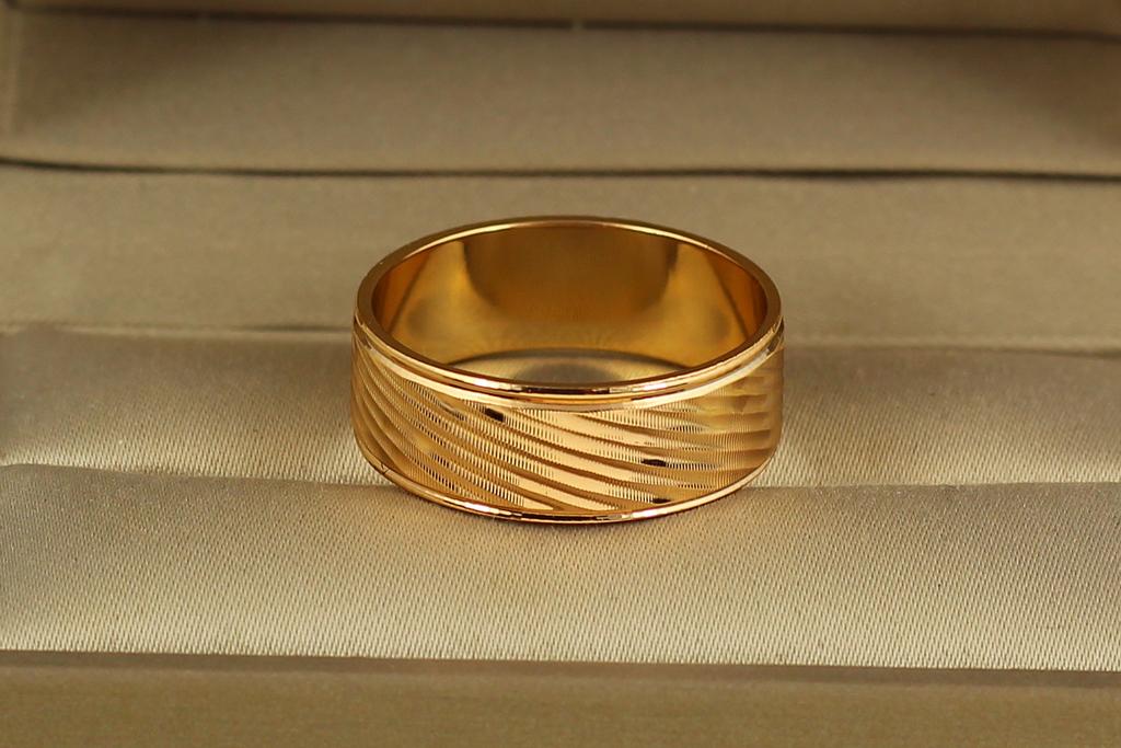 Кольцо обручальное Xuping Jewelry рисунок косая полоска 8 мм р. 22 Золотистый Кольцо обручальное Xuping Jewelry рисунок косая полоска 8 мм р. 22 Золотистый