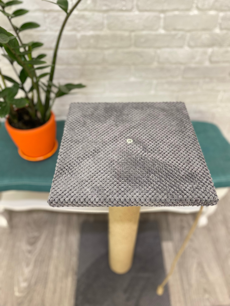 Когтеточка с лежанкой на широком столбике 85x40x40 см Серый (21706999) - фото 2