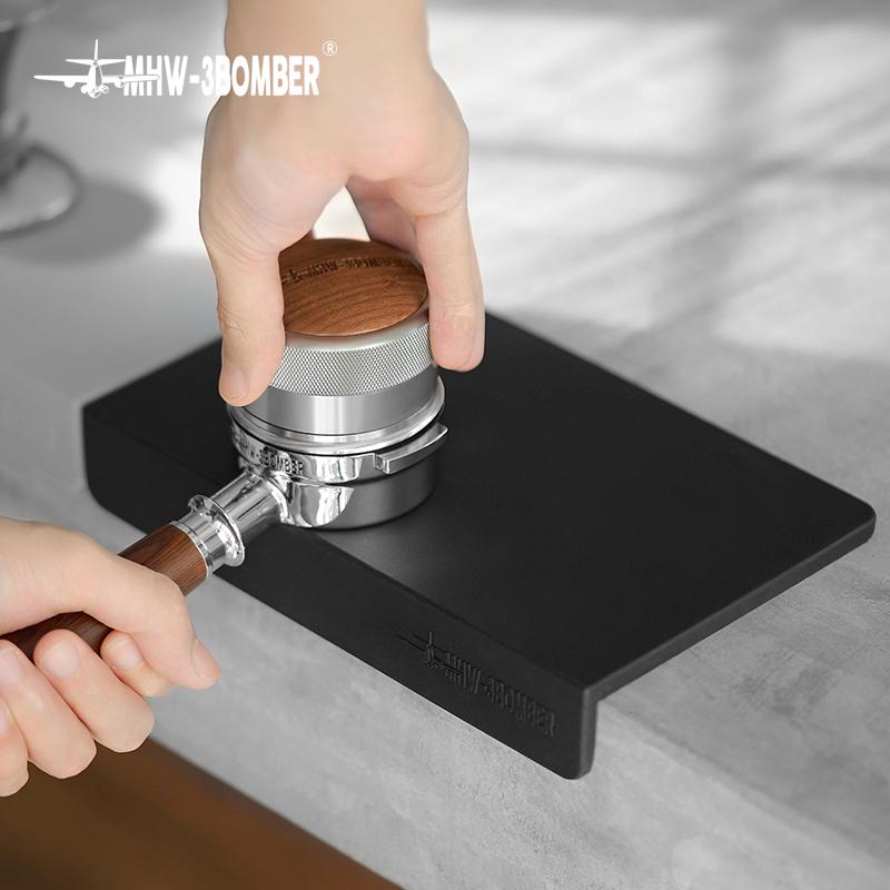 Силиконовый коврик MHW-3BOMBER Tamping Mat 235x145 мм Black (SP5312B) - фото 3 Силиконовый коврик MHW-3BOMBER Tamping Mat 235x145 мм Black (SP5312B) - фото 3