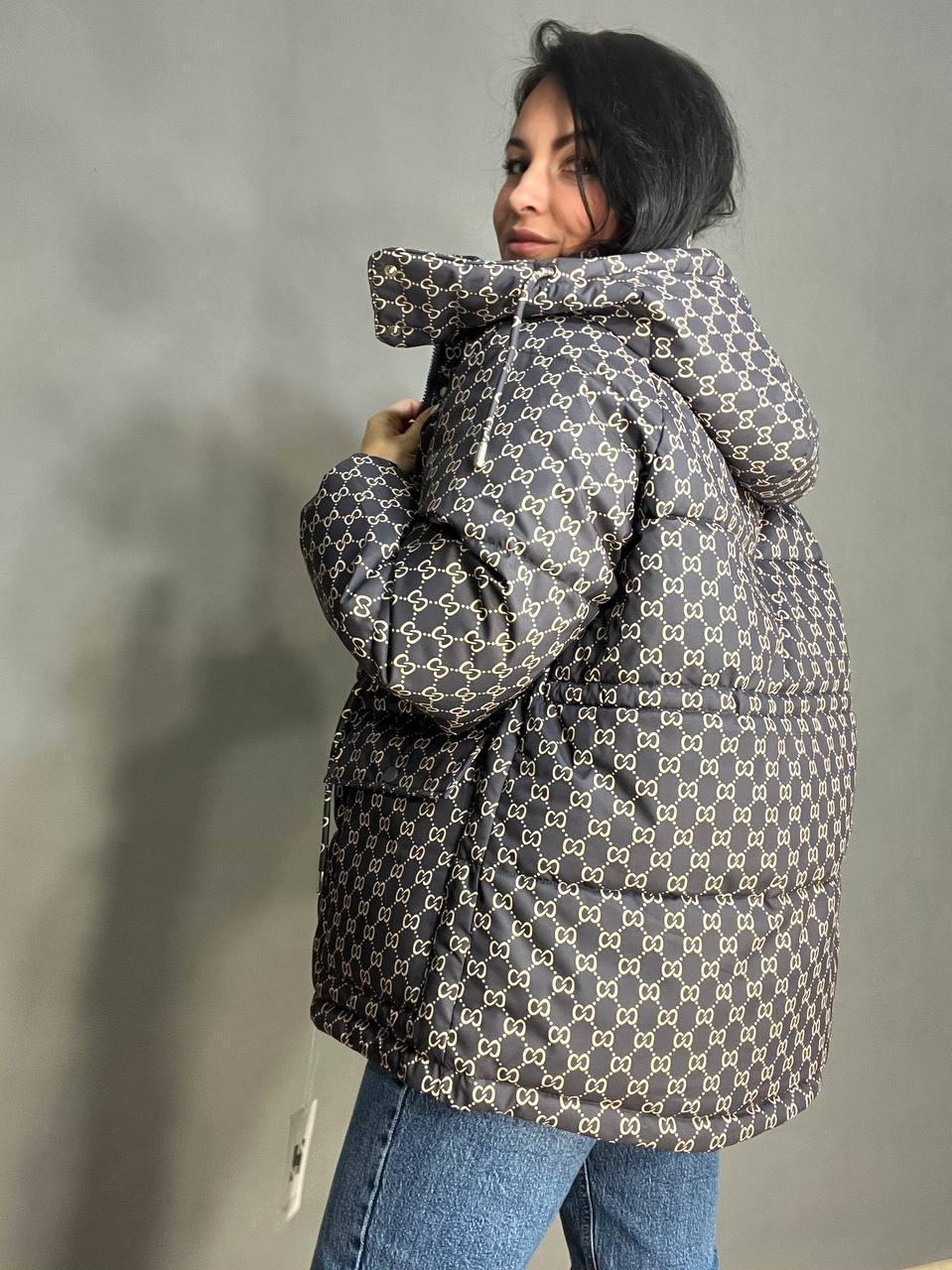 Куртка женская Joy one 7203 узор удлиненная с капюшоном пояс затяжка на талии L Шоколад (3420) - фото 2 Куртка женская Joy one 7203 узор удлиненная с капюшоном пояс затяжка на талии L Шоколад (3420) - фото 2