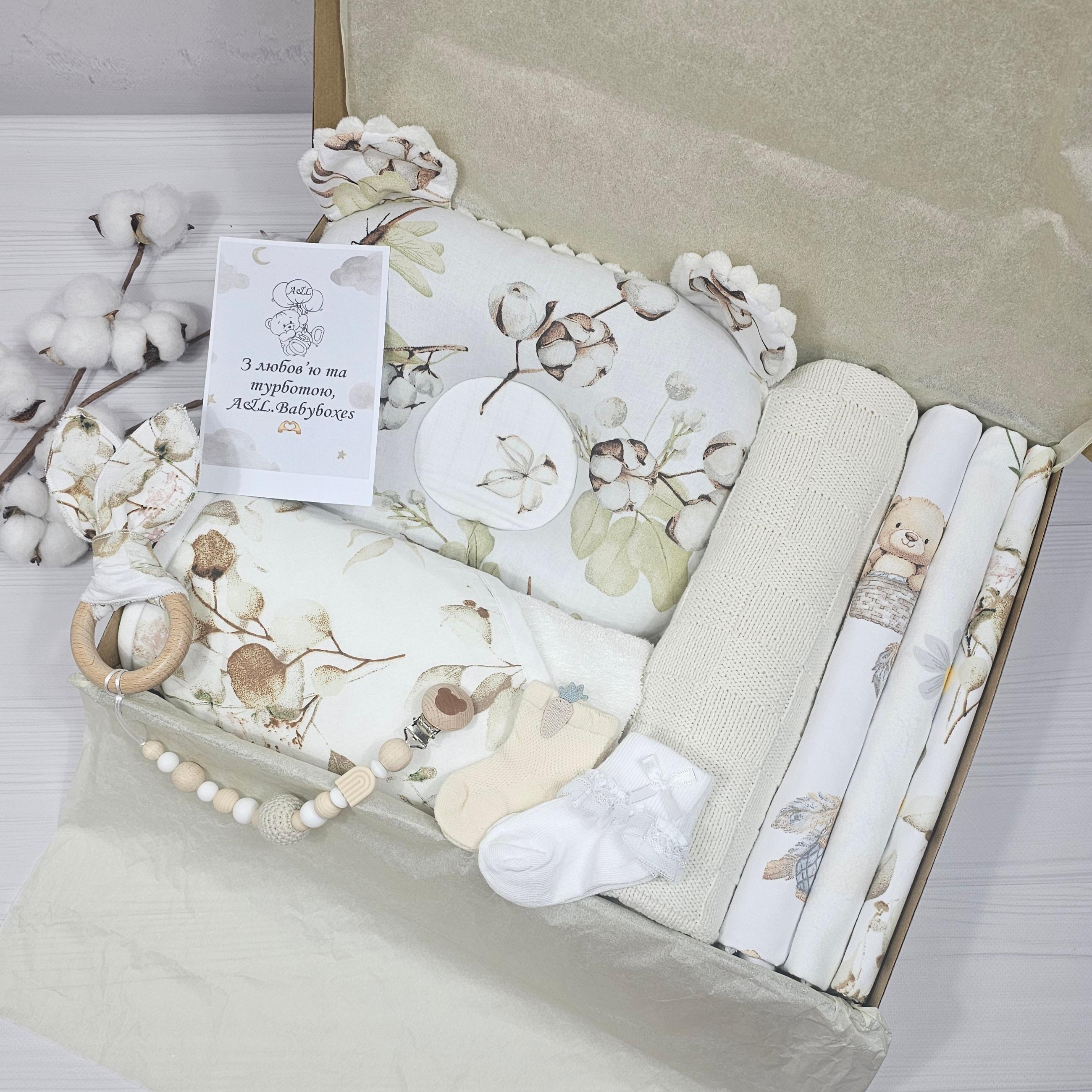Набор для новорожденного a.l.babybox Шепот листья подушка/полотенце/плед и игрушки с пледом (NA34247110)