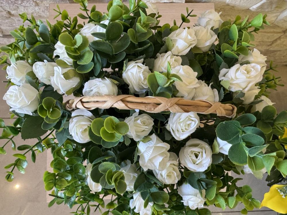 Корзина из лозы с букетом карликовых роз Пластмакс Белый (L026) - фото 3 Корзина из лозы с букетом карликовых роз Пластмакс Белый (L026) - фото 3