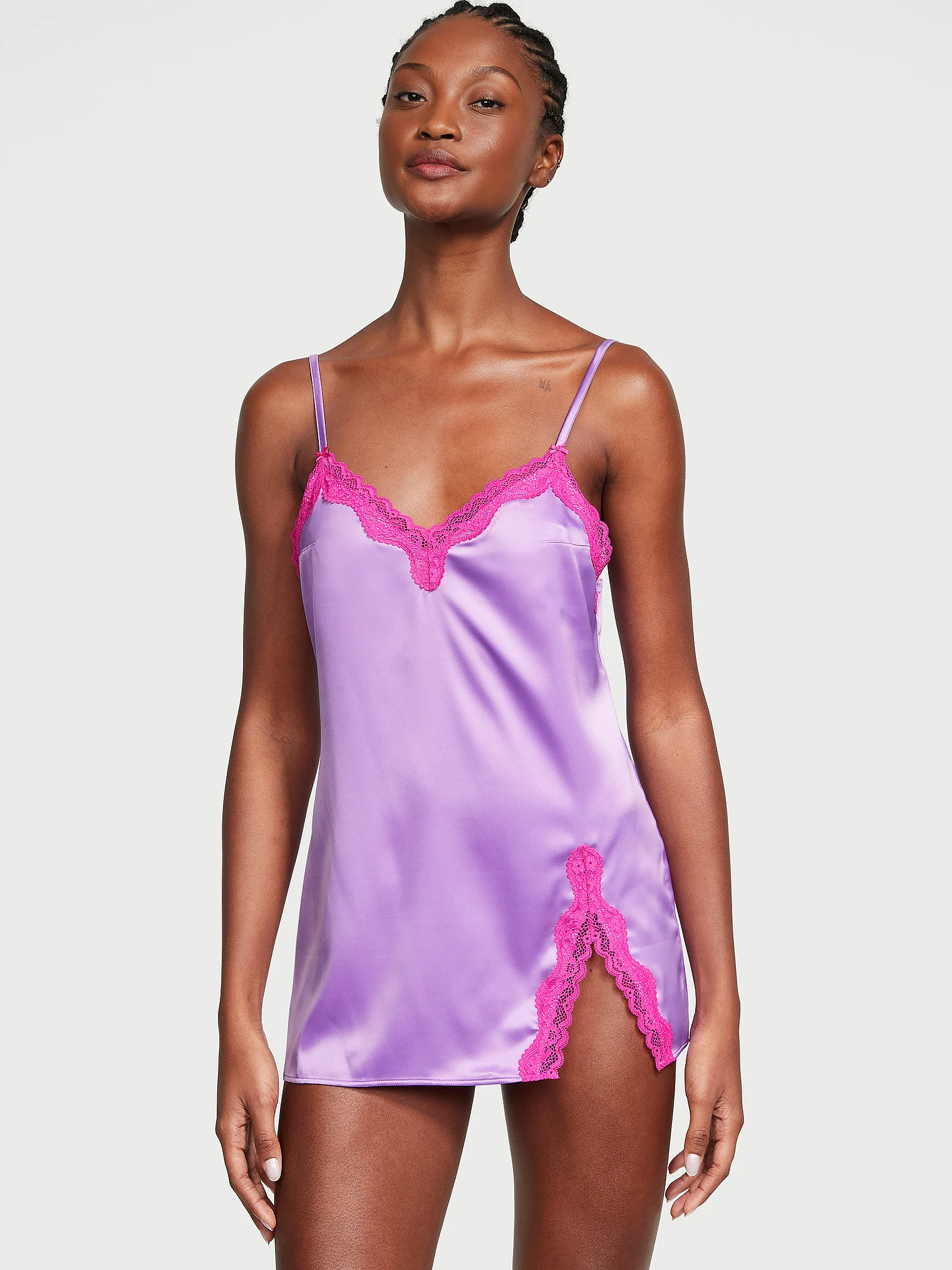 Нічна сорочка Victoria's Secret Tease Satin Lace-Trim Mini Slip сатин М Фіолетовий (18246758)