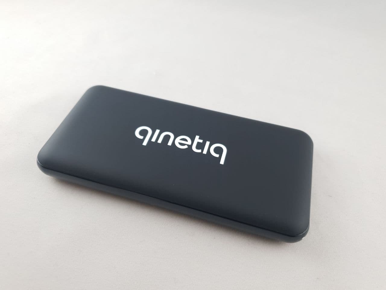 Павербанк QINETIQ Wireless 8000mAh беспроводной зарядкой на 5 Вт (HB80W) Павербанк QINETIQ Wireless 8000mAh беспроводной зарядкой на 5 Вт (HB80W)