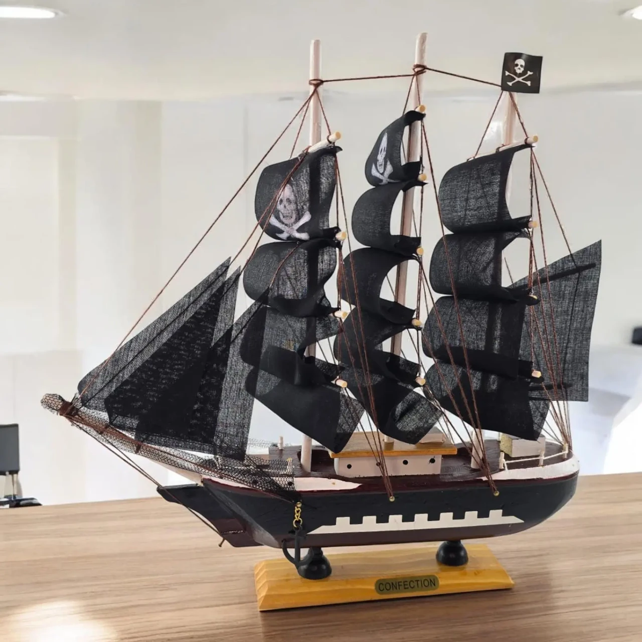 Модель вітрильника Чорна Перлина 31х31х6 см