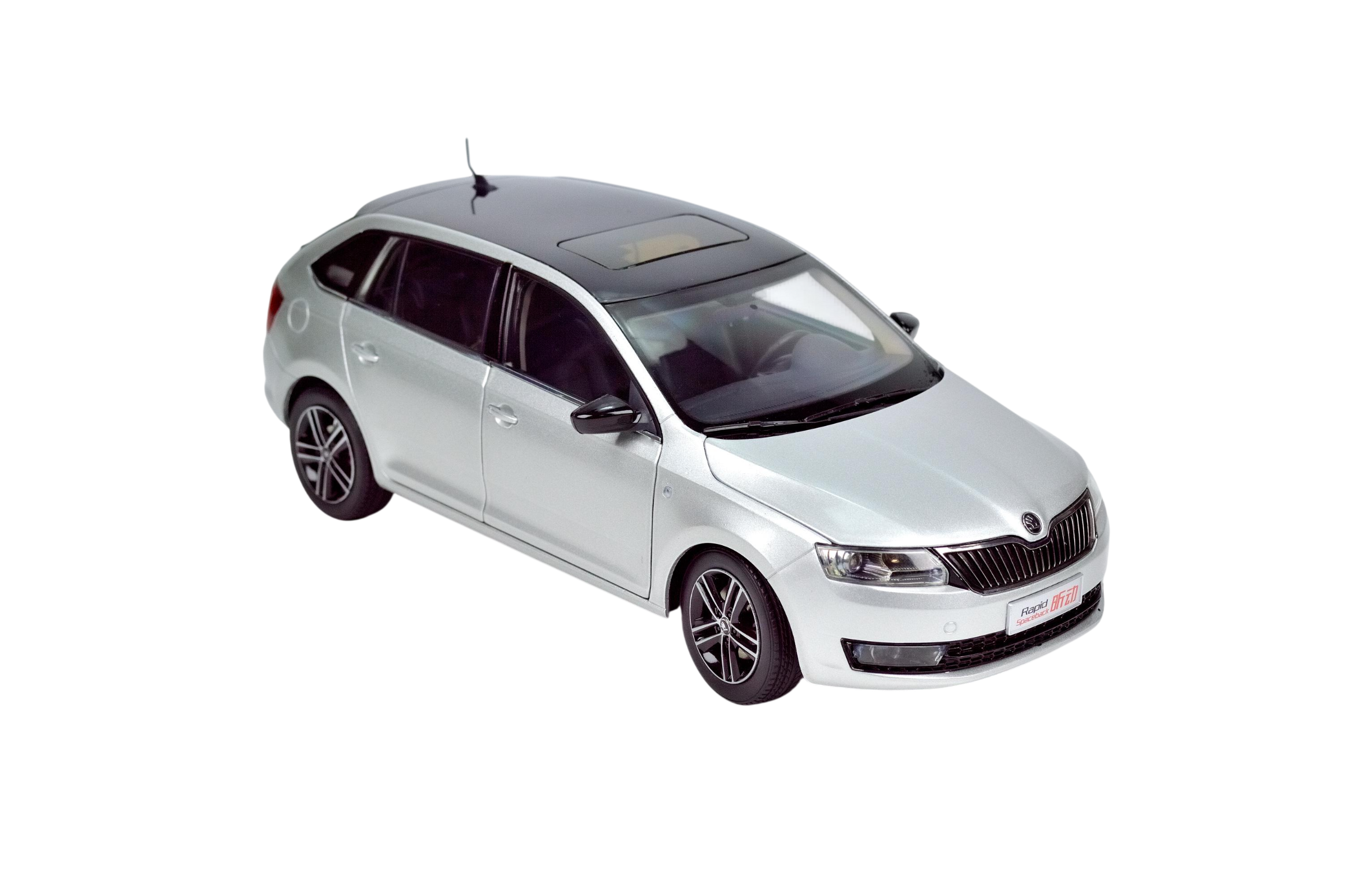 Коллекционная модель автомобиль Skoda Rapid Spaceback 1:18 Серебристый (164)