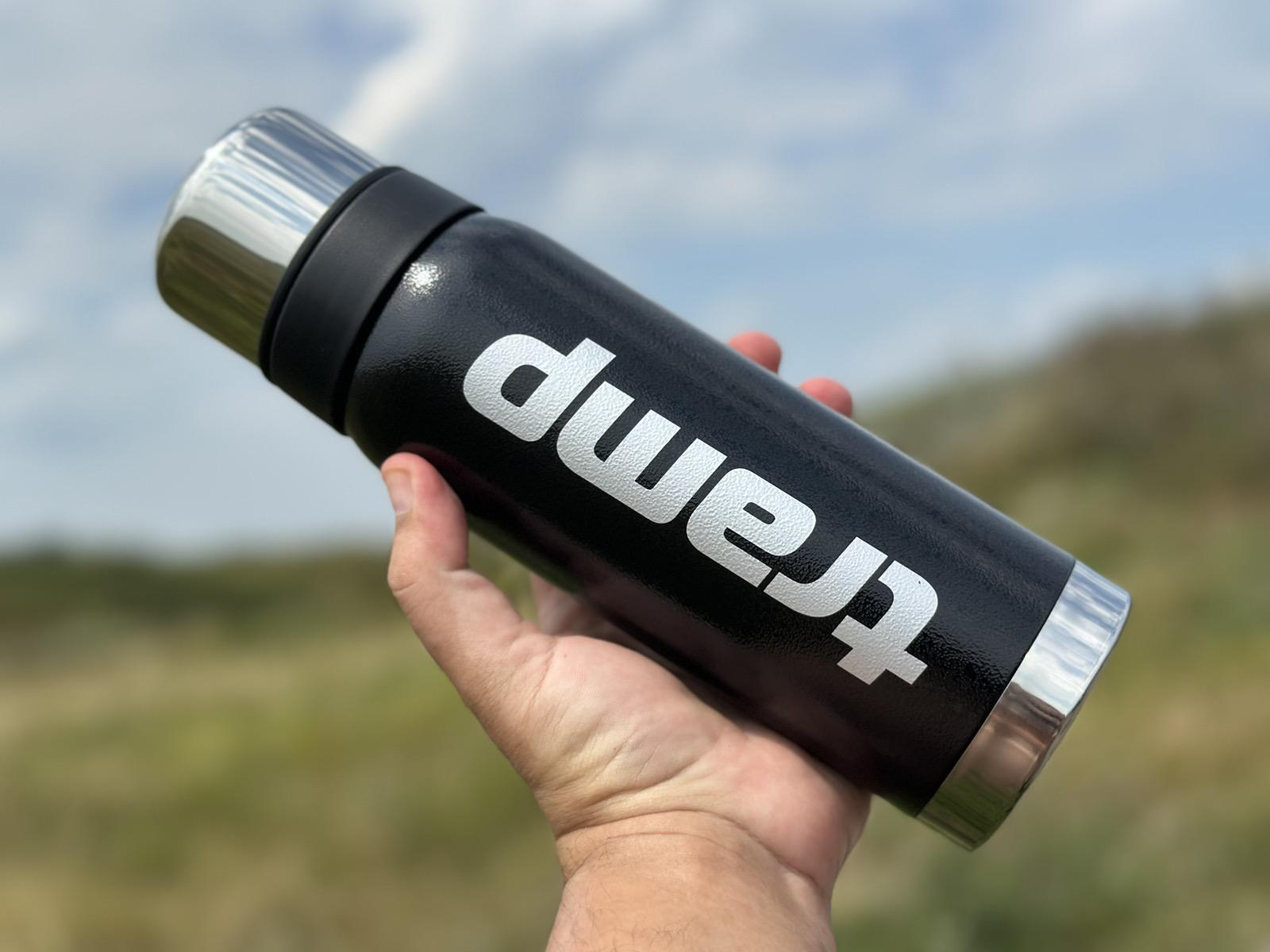 Термос для напитков Tramp expeditio с нержавейки держит 24 ч. 0,75 л (UTRC-031-black) - фото 5 Термос для напитков Tramp expeditio с нержавейки держит 24 ч. 0,75 л (UTRC-031-black) - фото 5