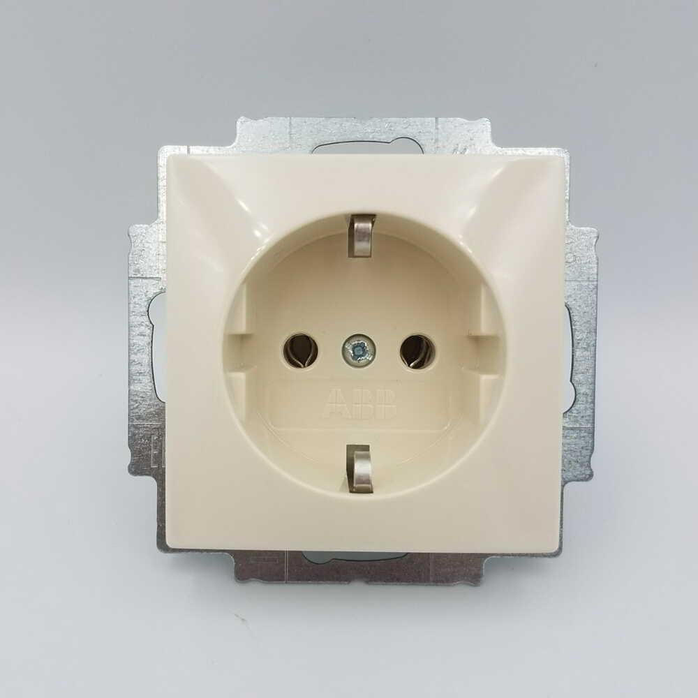 Розетка ABB Basic 55 1-ная с заземлением Белый (2CKA002011A3857)