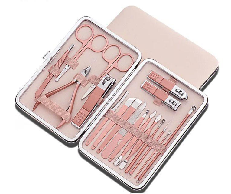 Набор для маникюра и педикюра из 18 предметов в чехле (AND-3)