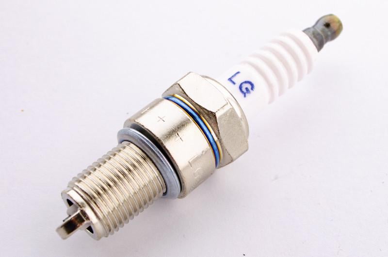 Свеча F7TC тип 2 для двигателей 168F 6,5 л.с. (4281)