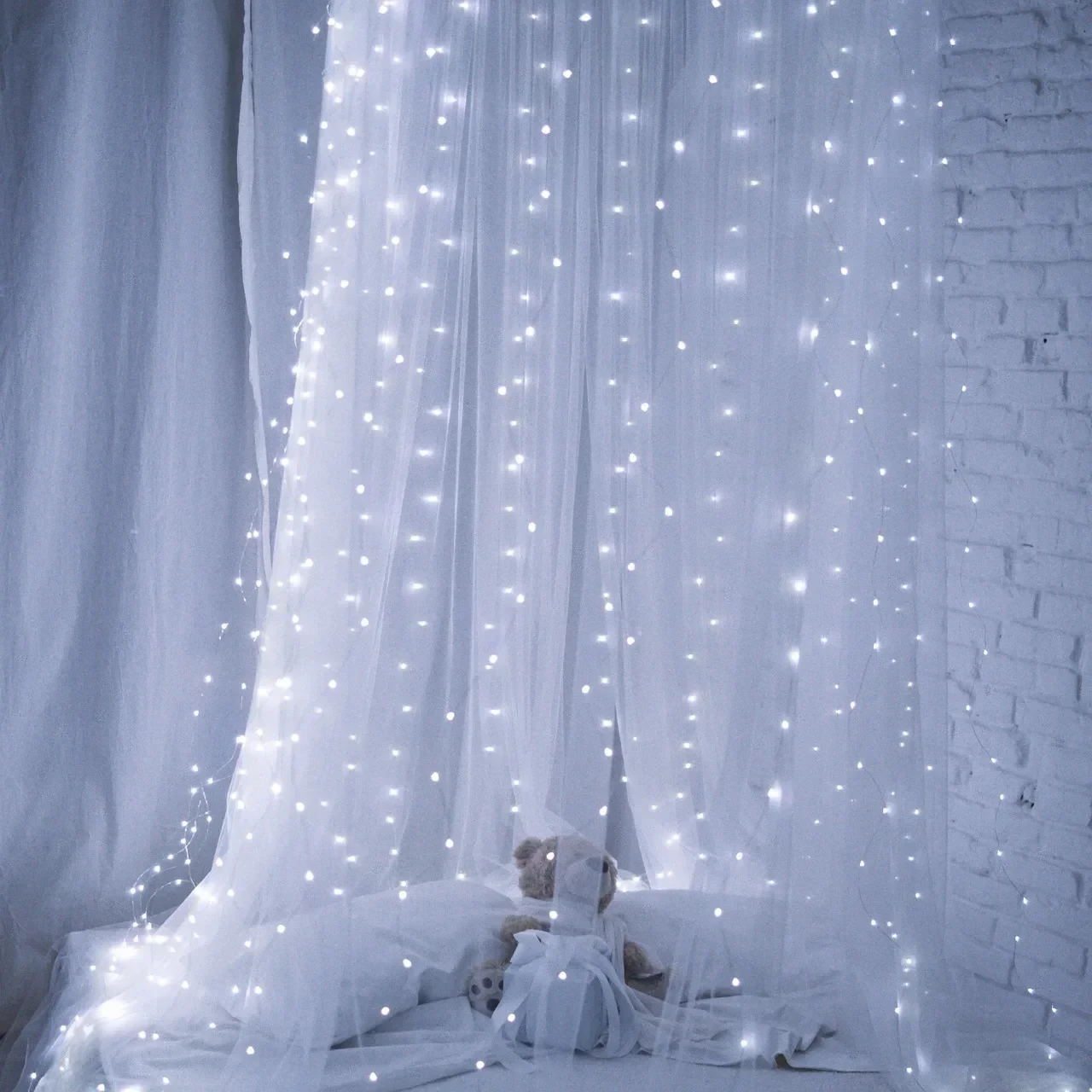 Гірлянда-штора Крапля роси 300 LED з пультом 3х3 м Білий
