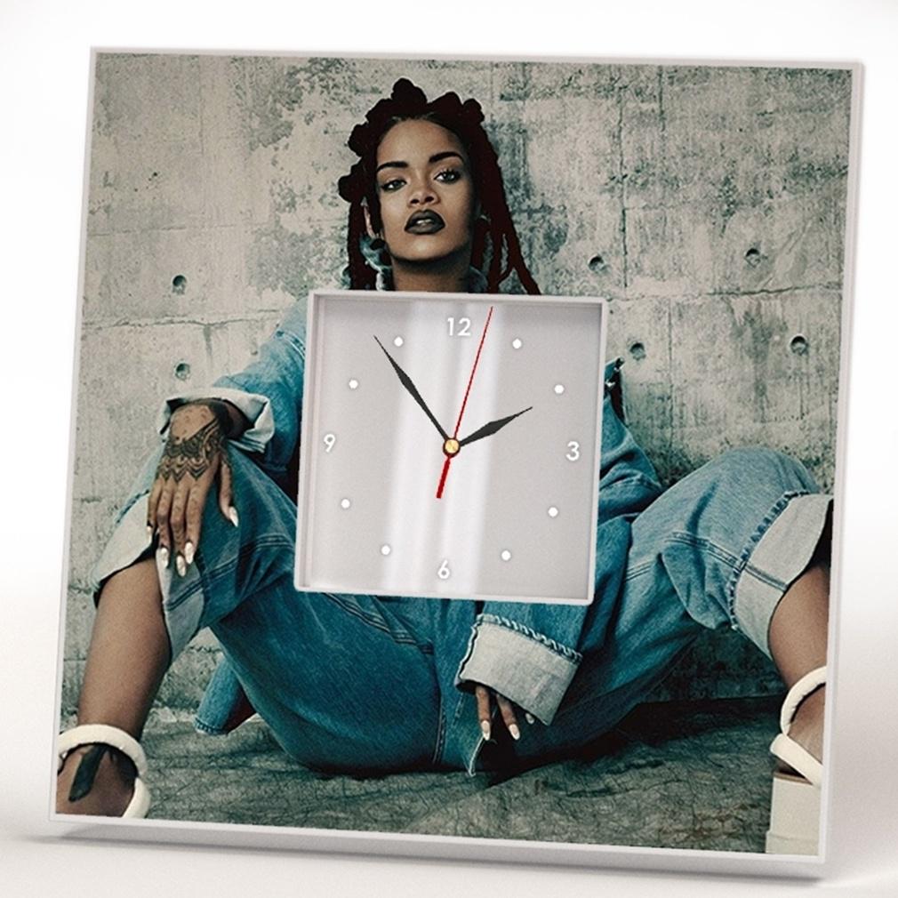 Часы Певица Rihanna 260x260 мм (C00911)