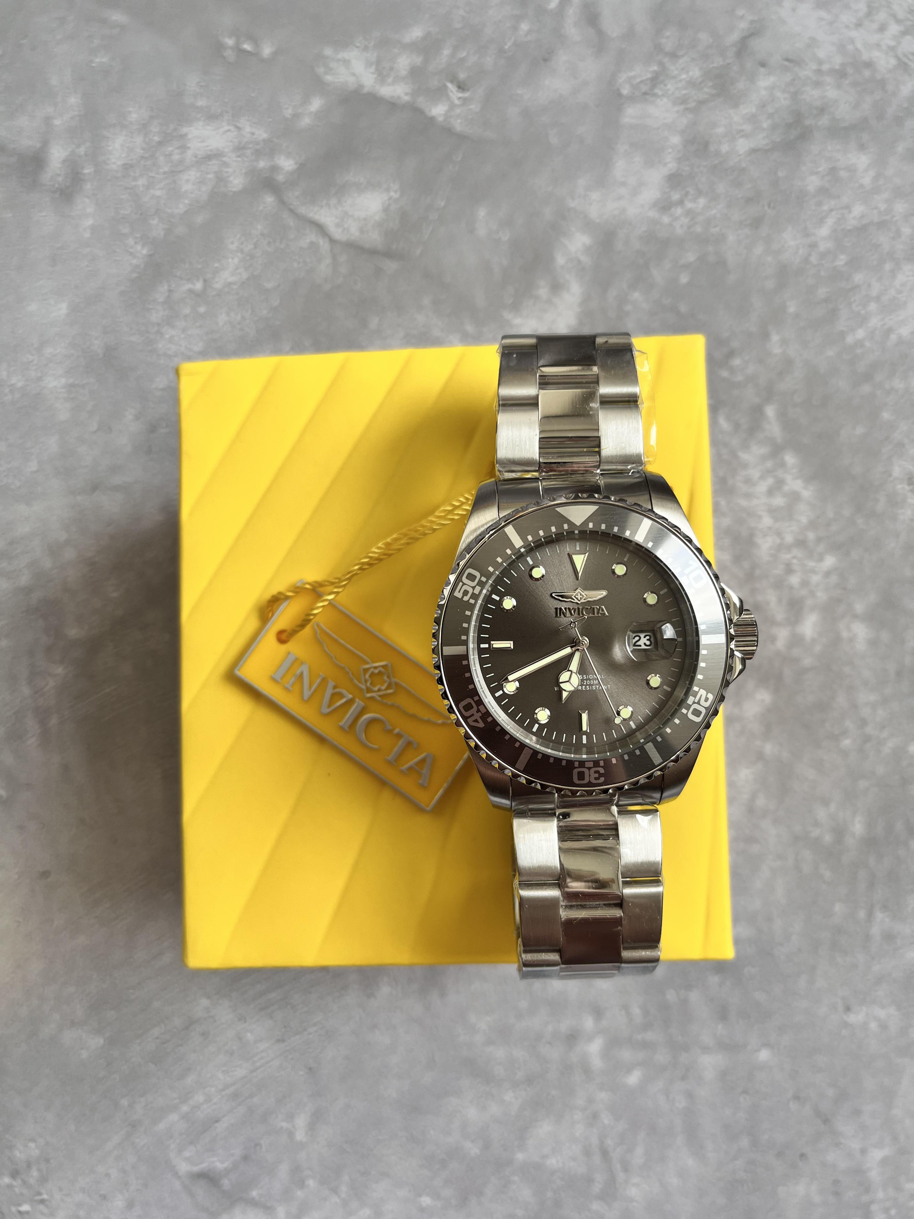 Invicta 22050 discount