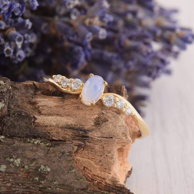 Кільце з жовтого золота з місячним каменем (2246280004)