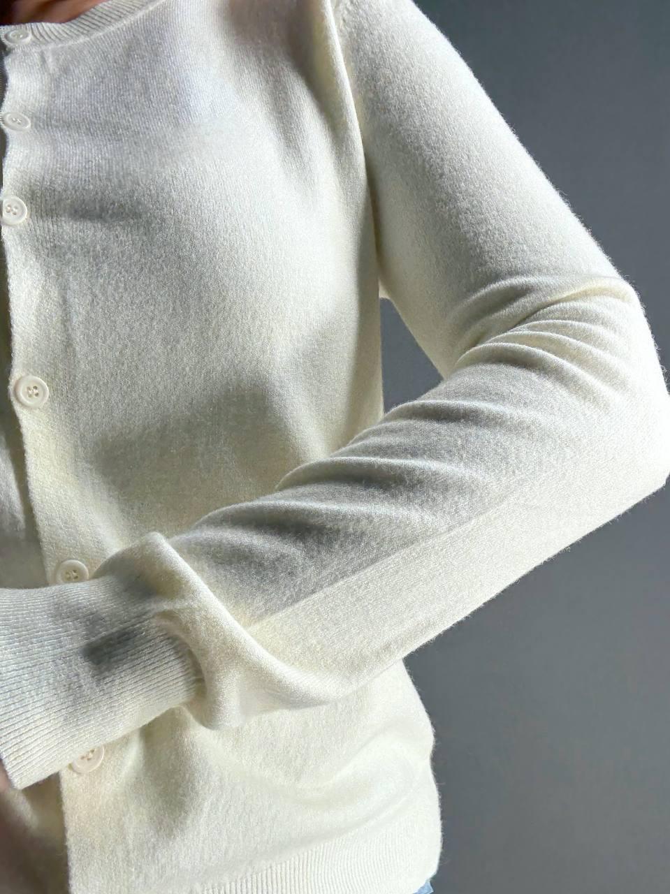 Кардиган жіночий A-N 82896 однотонний на ґудзиках універсальний One Size Білий - фото 5 Кардиган жіночий A-N 82896 однотонний на ґудзиках універсальний One Size Білий - фото 5