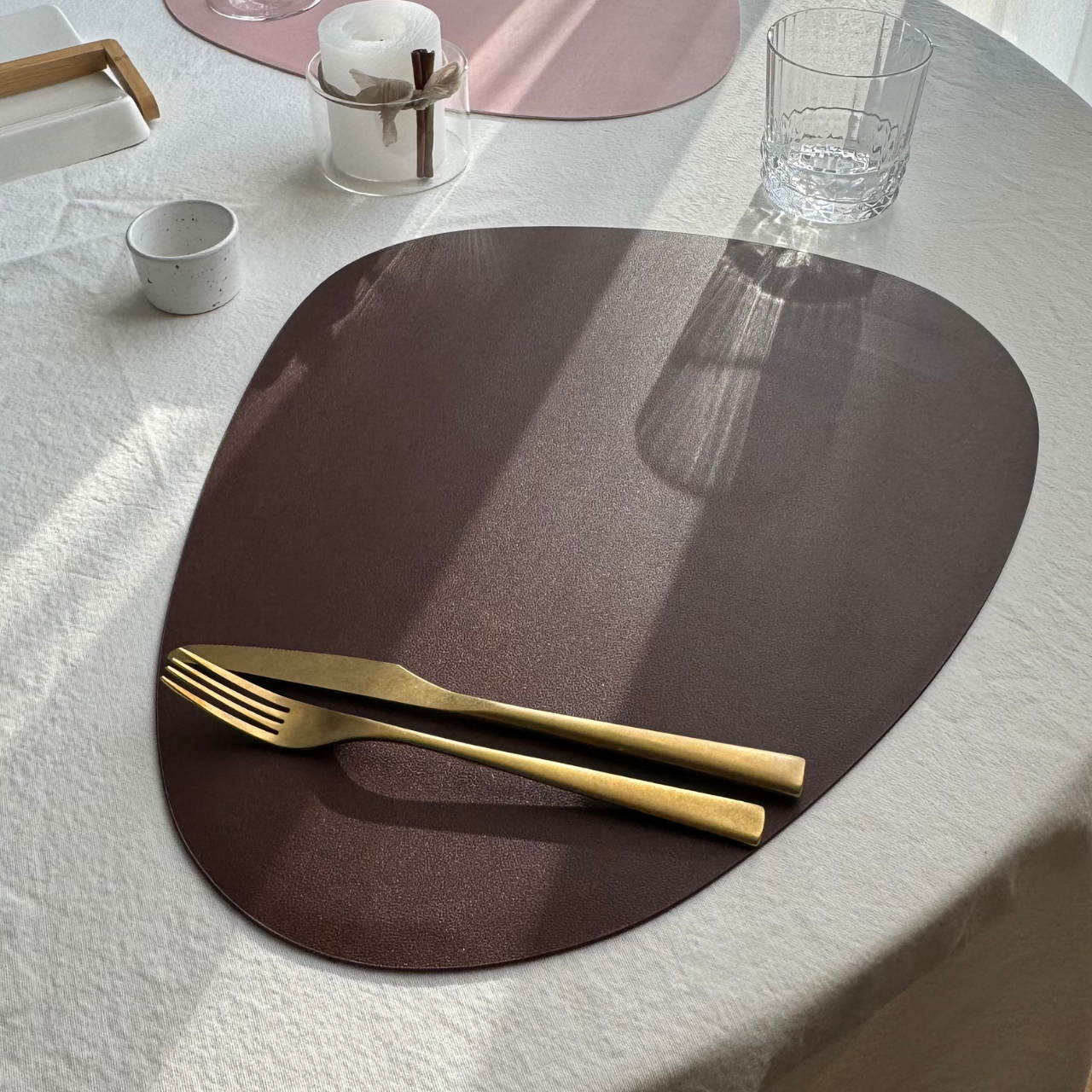 Коврик для сервировки из экокожи капля Темно-коричневый (BP69) - фото 1 Коврик для сервировки из экокожи капля Темно-коричневый (BP69) - фото 1