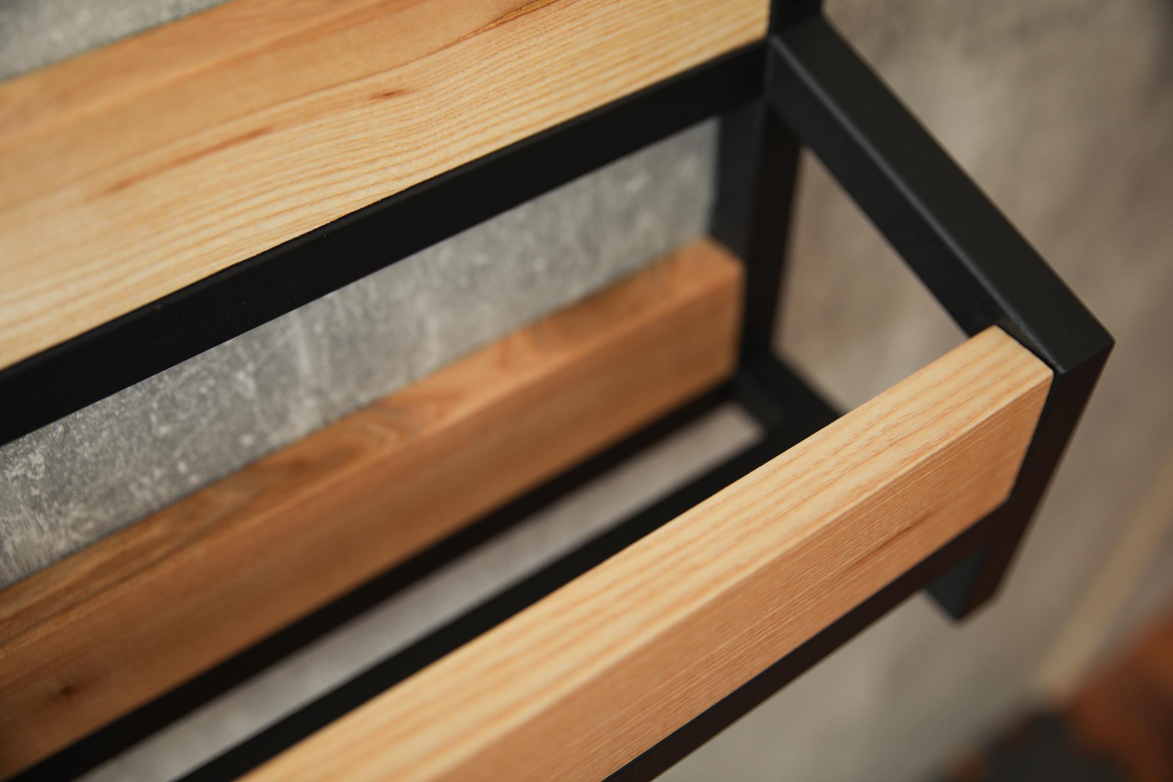 Настінна полиця для взуття з металу та дерева в передпокій мінімалістична 50х13х20 см (ML-75.3) - фото 4 Настінна полиця для взуття з металу та дерева в передпокій мінімалістична 50х13х20 см (ML-75.3) - фото 4