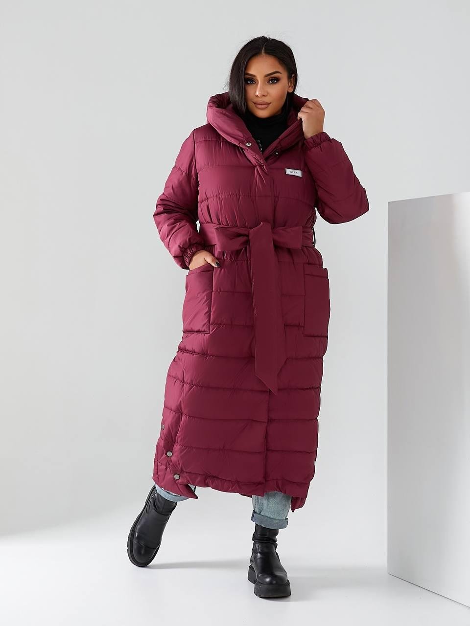 Пуховик довгий Аiza А032 на поясі кнопках блискавці та з капюшоном р. 46-48 Бордовий - фото 3 Пуховик довгий Аiza А032 на поясі кнопках блискавці та з капюшоном р. 46-48 Бордовий - фото 3