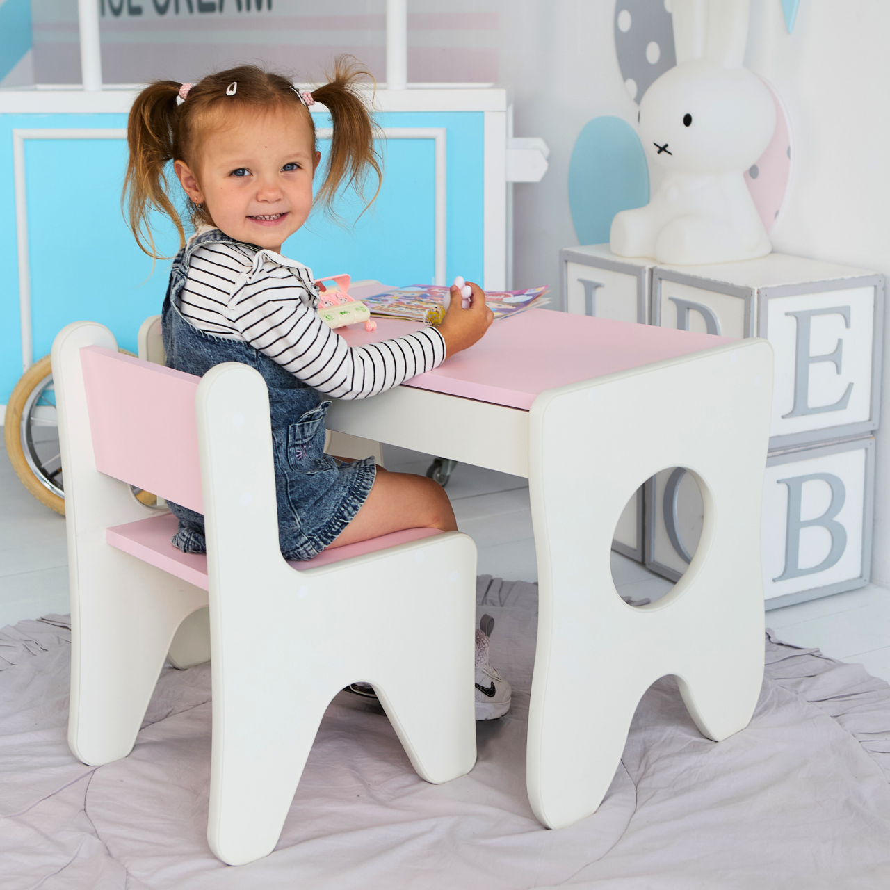 Стільчик для дитячої кімнати 55х37х33 см Білий з рожевим - фото 2 Стільчик для дитячої кімнати 55х37х33 см Білий з рожевим - фото 2