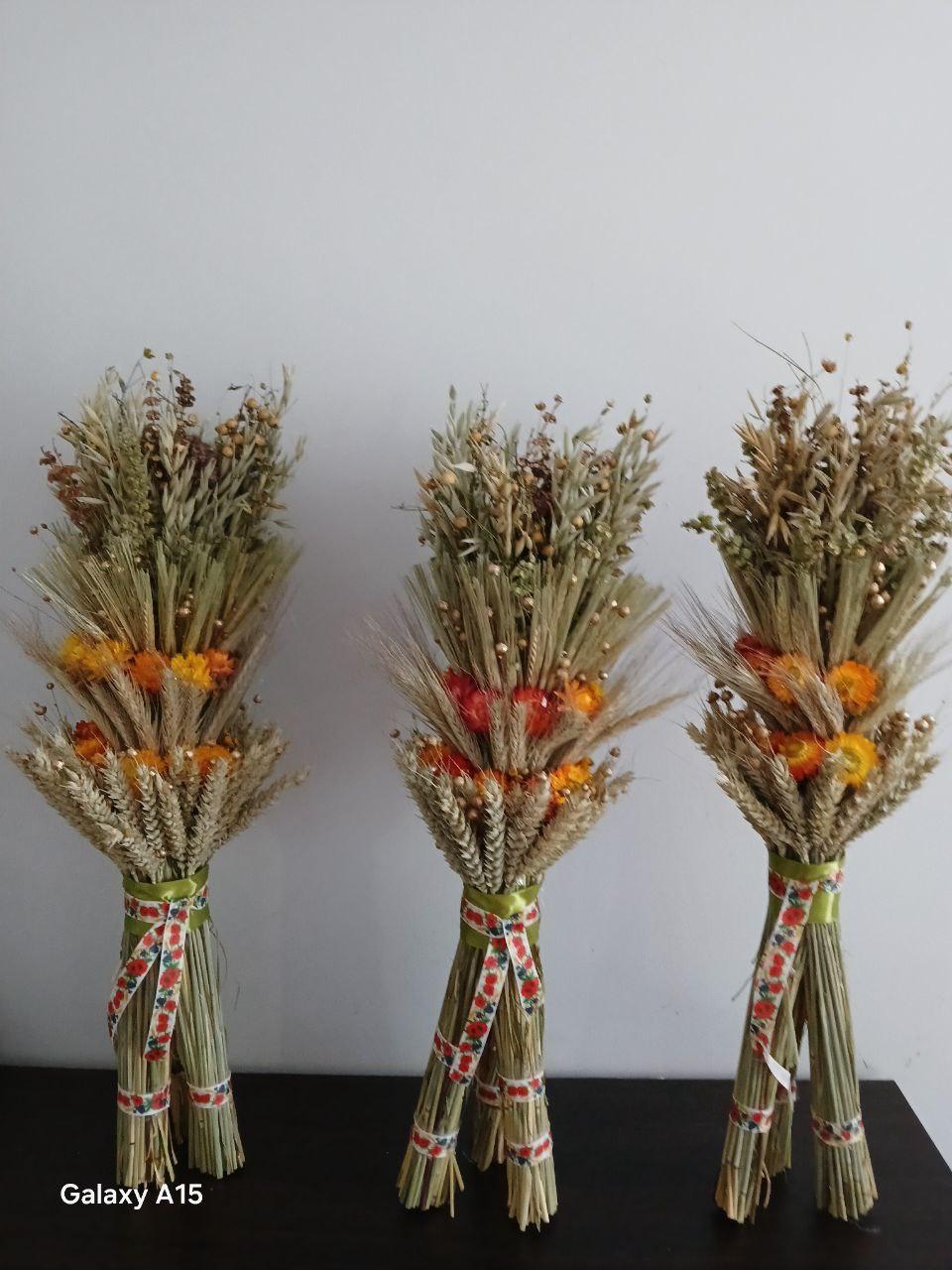 Дидух рождественский из колосья пшеницы/льна и овса на трех ножках 50-55 см с лентой вышиванкой Белый (2822836732) - фото 9