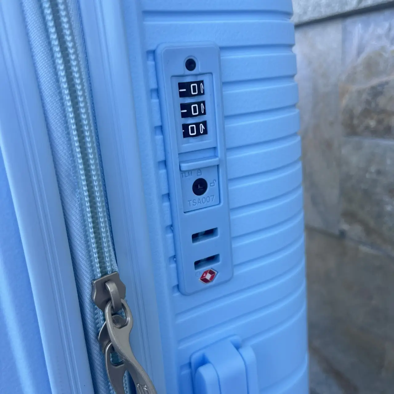 Валіза дорожня з поліпропілену Bloom 1706 середній М 63 л Блакитний - фото 5 Валіза дорожня з поліпропілену Bloom 1706 середній М 63 л Блакитний - фото 5