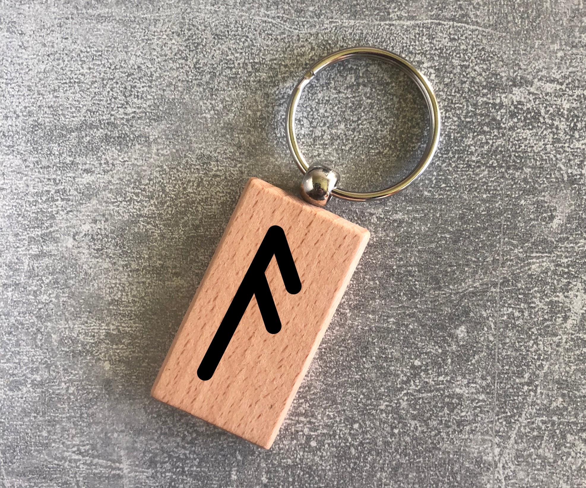 Брелок деревянный с руной Старшого футарк "АНУСУЗ" (15010108004)