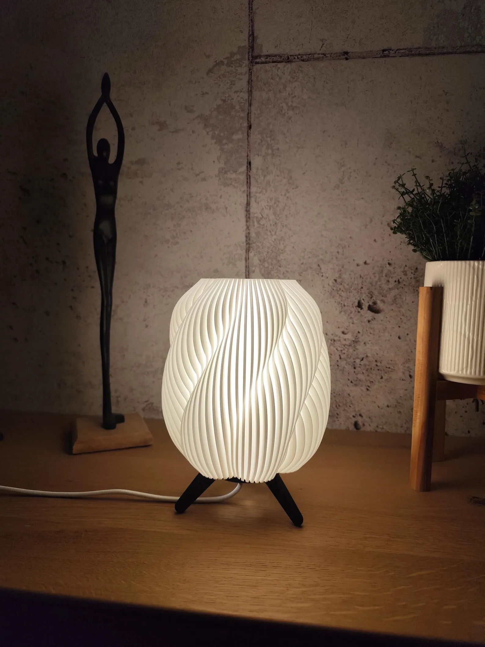 Настольная лампа декоративная WellBrand AirWave Modern E27 XL 20х20х28 см White/Black - фото 2 Настольная лампа декоративная WellBrand AirWave Modern E27 XL 20х20х28 см White/Black - фото 2