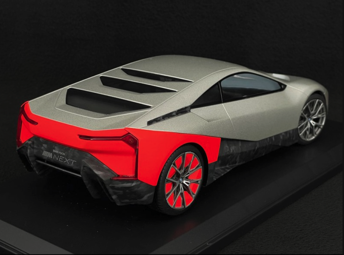 ᐉ Модель автомобиля 1:18 BMW Miniatur Vision M NEXT