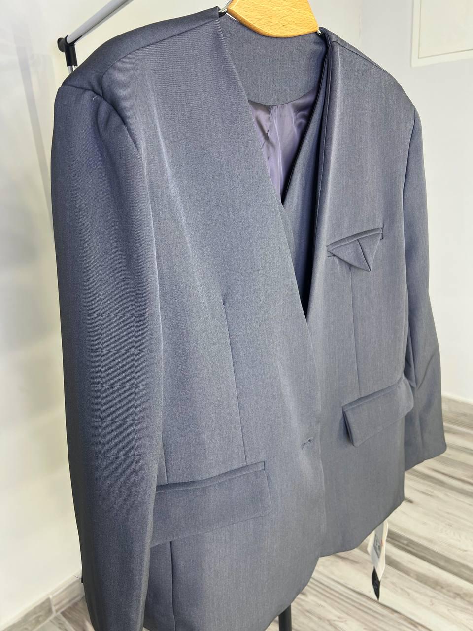 Пиджак женский Qidian 9329 двойка имитация жилетки свободный широкий крой OS Серый (3769) - фото 2 Пиджак женский Qidian 9329 двойка имитация жилетки свободный широкий крой OS Серый (3769) - фото 2