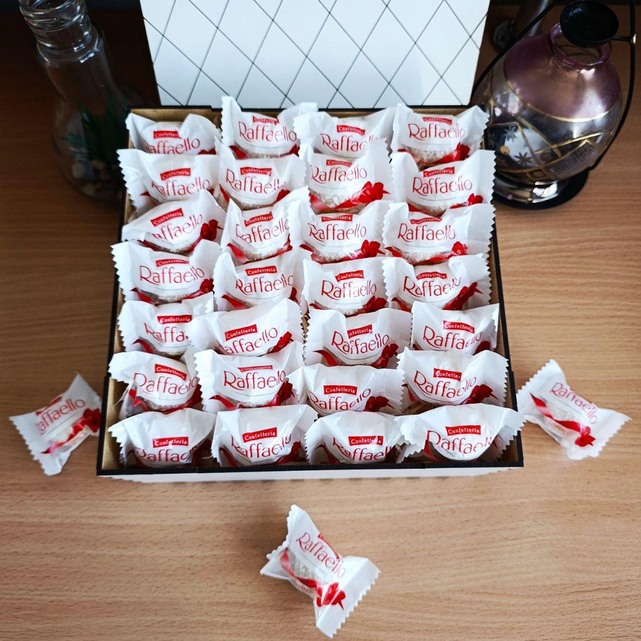 Подарунковий бокс з цукерками Raffaello для дівчини на день закоханих/8 березня/день народження/свято (ar240)