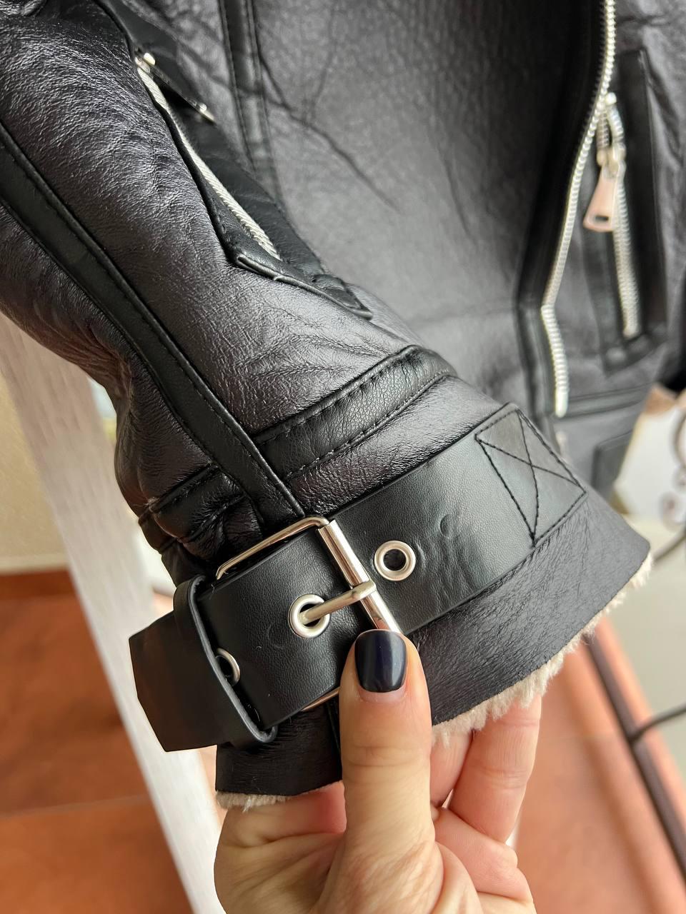 Дубленка женская Aftf Basic 243 средней длины из экокожи на молнии с мехом S Черный (3293) - фото 3 Дубленка женская Aftf Basic 243 средней длины из экокожи на молнии с мехом S Черный (3293) - фото 3