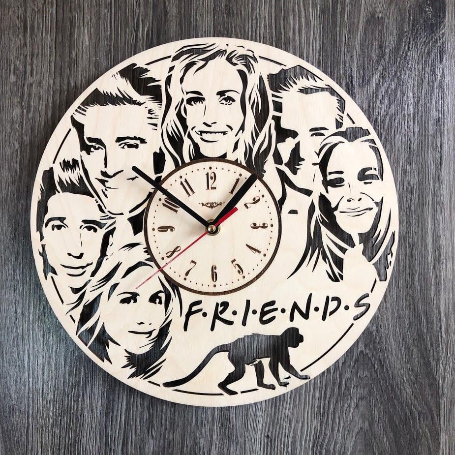 Часы настенные тематические в интерьер Друзья