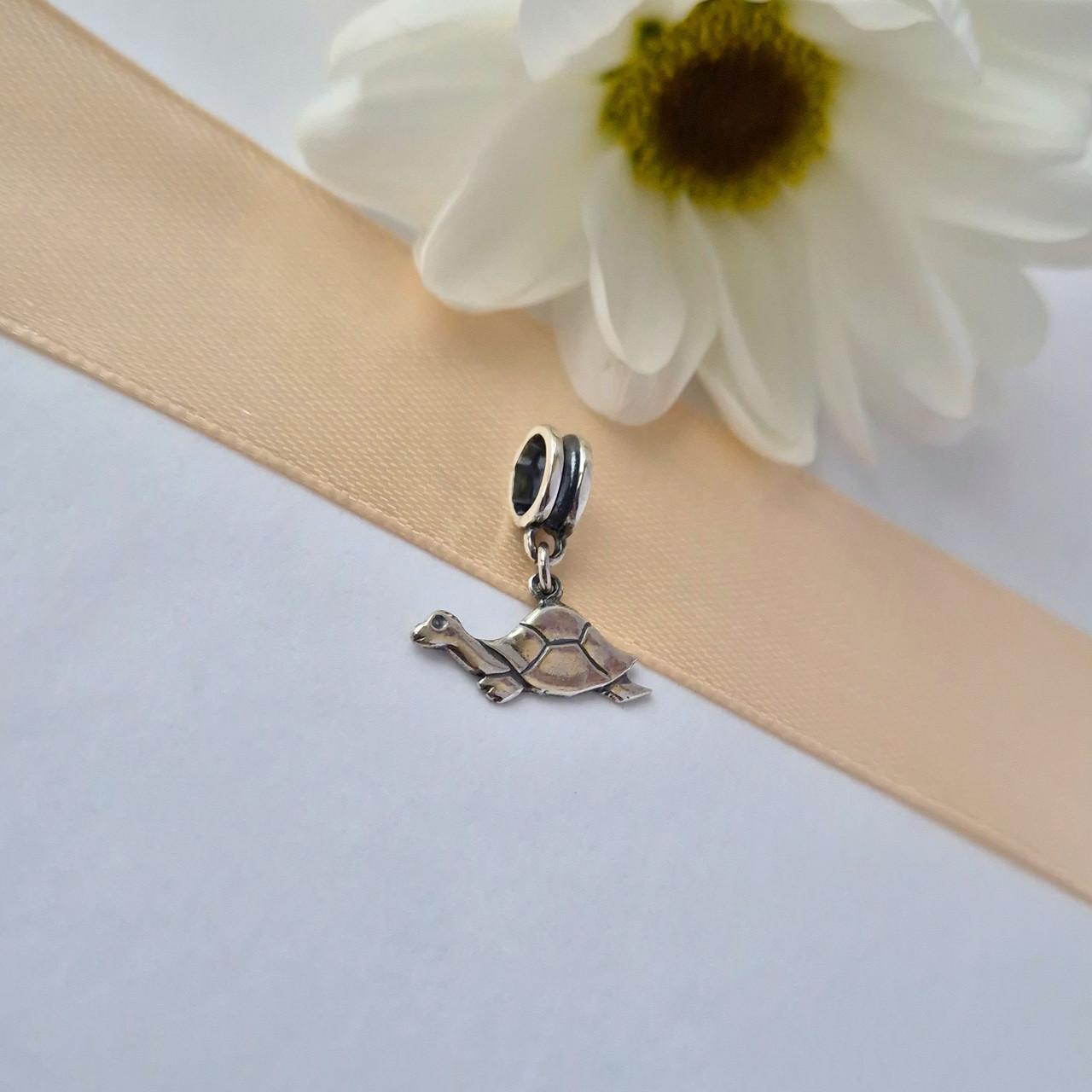 Шарм з підвіскою черепашка без каменів чорнене срібло 925 проби 1,20 г (913ч)