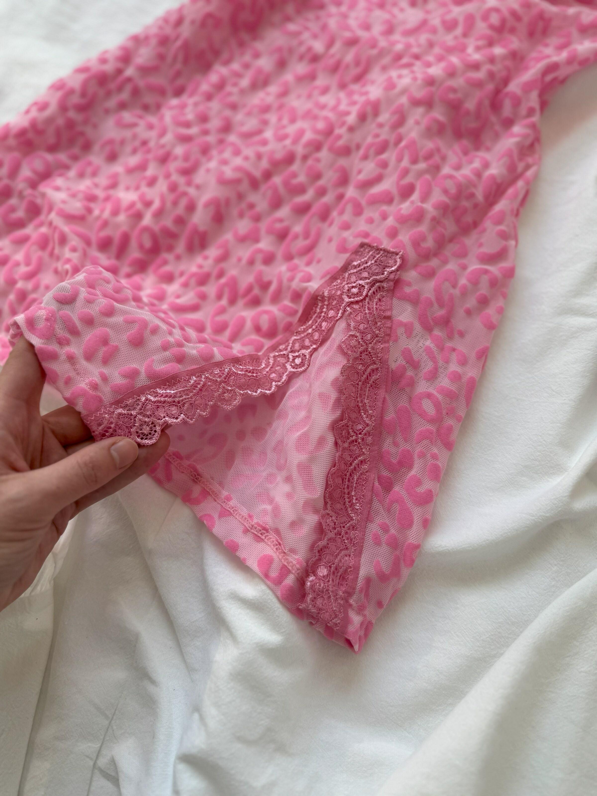 Комплект білизни жіночий Nova Vega пеньюар/трусики M Рожевий (105-D156/1-1) - фото 6 Комплект білизни жіночий Nova Vega пеньюар/трусики M Рожевий (105-D156/1-1) - фото 6