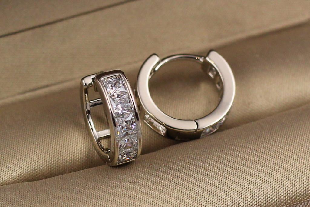 Серьги Xuping Jewelry Кольца с квадратными камнями 1,5 см Серебристый