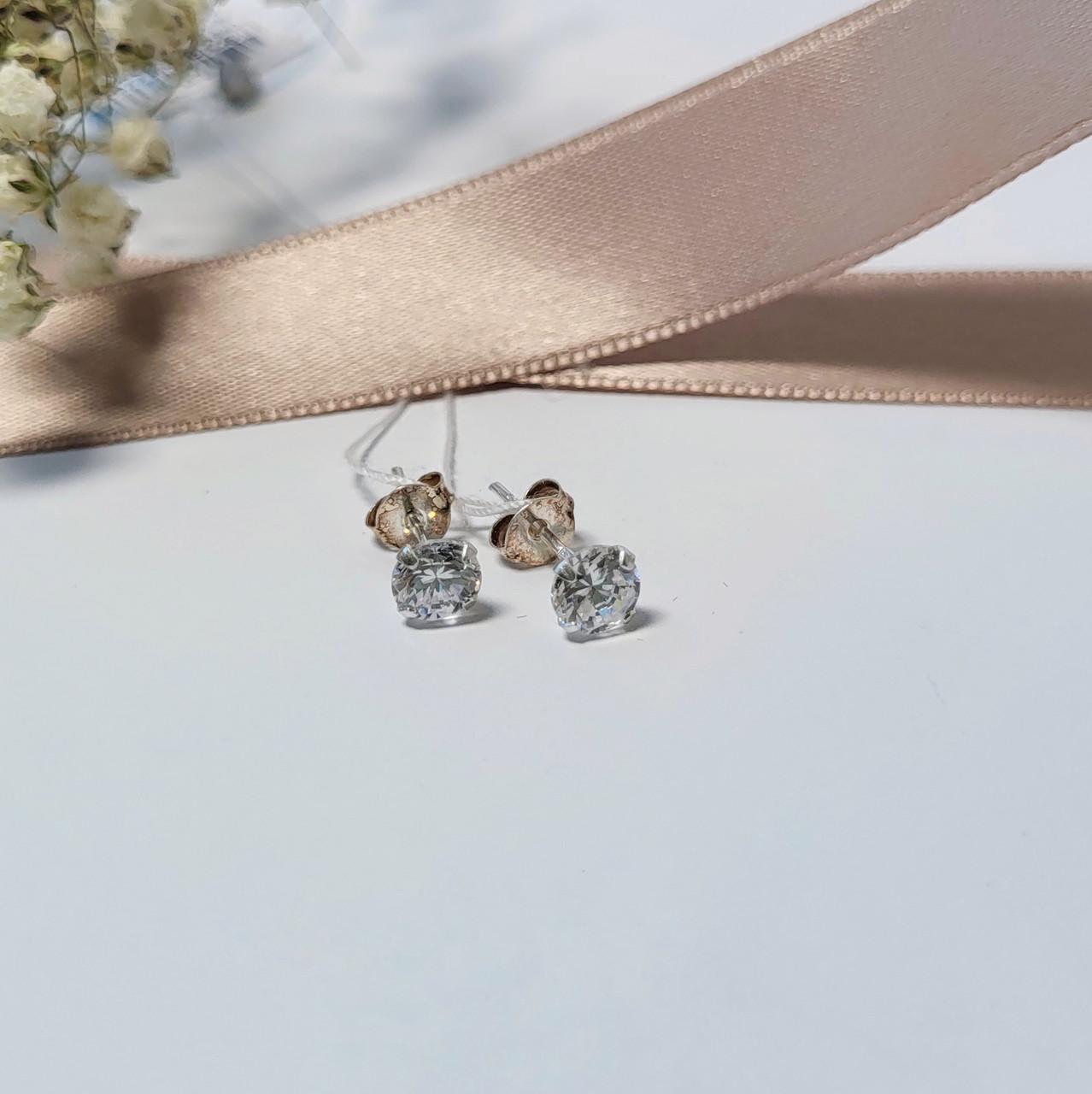 Серьги гвоздики с белым камнем серебро 925 пробы 0,70 г (с1ф/606)