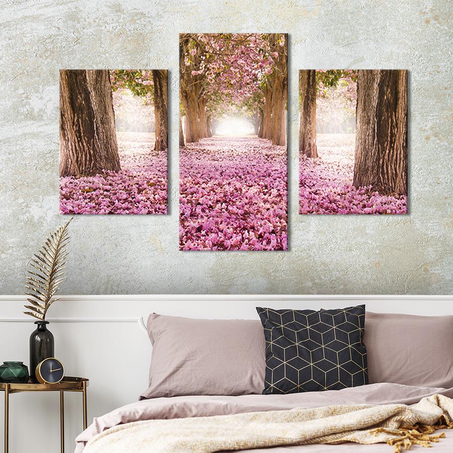 Модульная картина на холсте Триптих Ароматные лепестки сакуры 96x60 см (576-32)