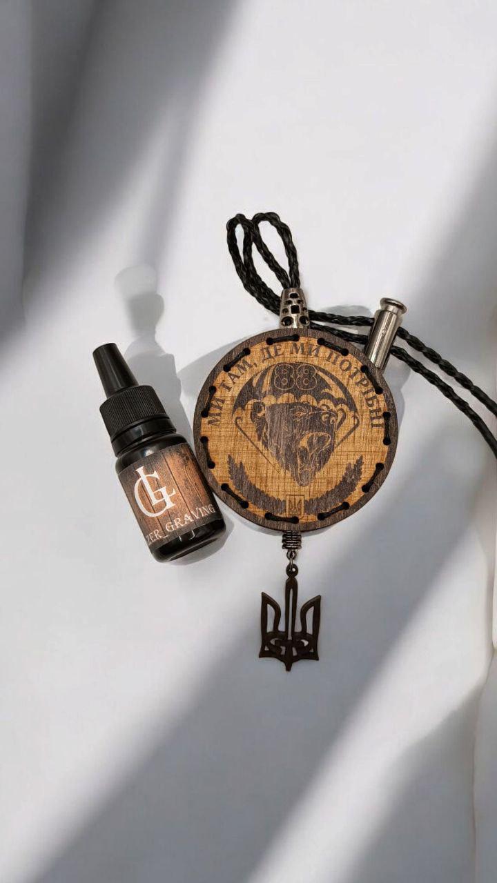 Ароматизатор для авто 88 Батальон ДШВ из дерева/войлока и аромапарфюм 10 мл Патриотический (129) Ароматизатор для авто 88 Батальон ДШВ из дерева/войлока и аромапарфюм 10 мл Патриотический (129)