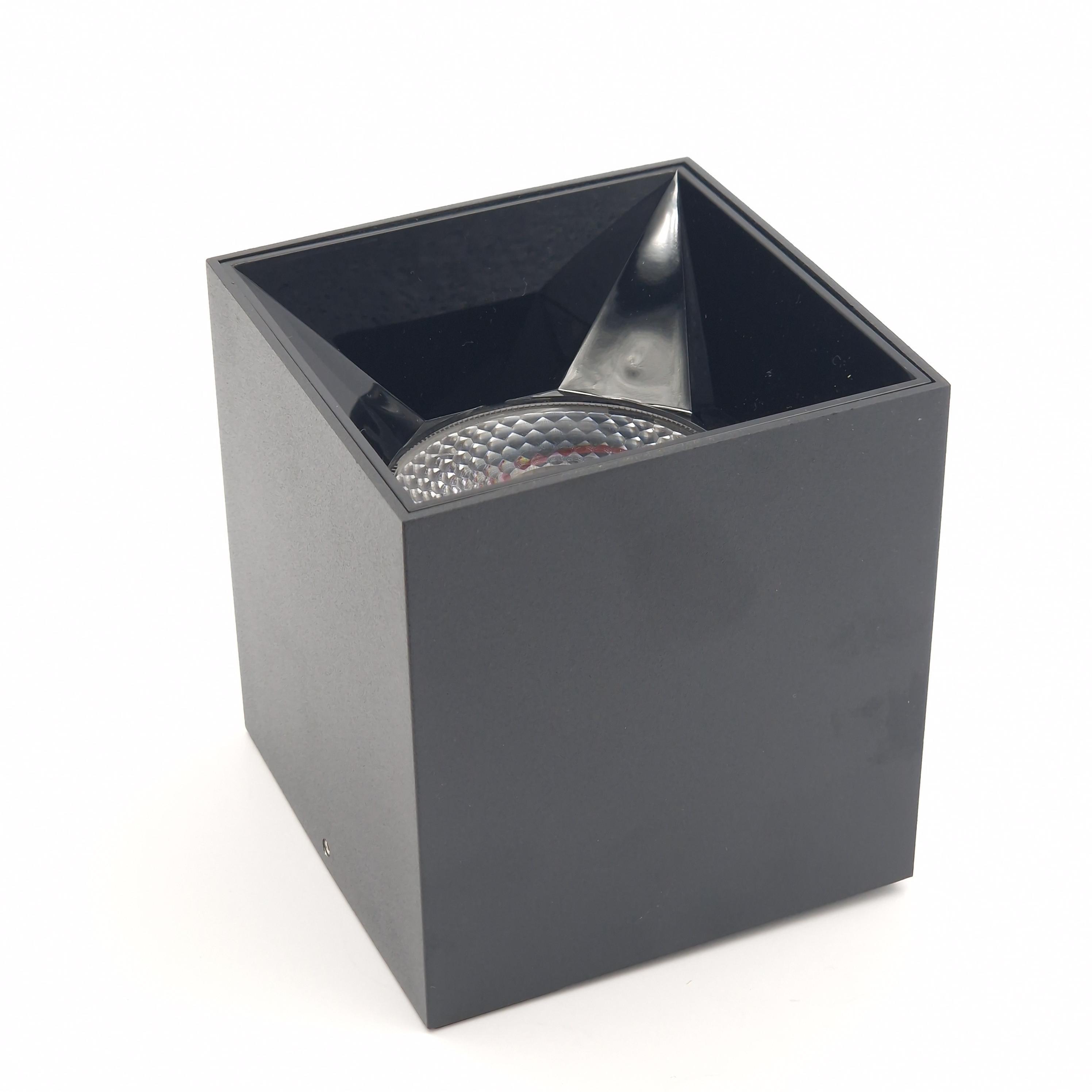 Светильник накладной Light Club 12 Вт 4000 К IP20 точечный Черный (LTR617CS-12-4-BK) - фото 2 Светильник накладной Light Club 12 Вт 4000 К IP20 точечный Черный (LTR617CS-12-4-BK) - фото 2