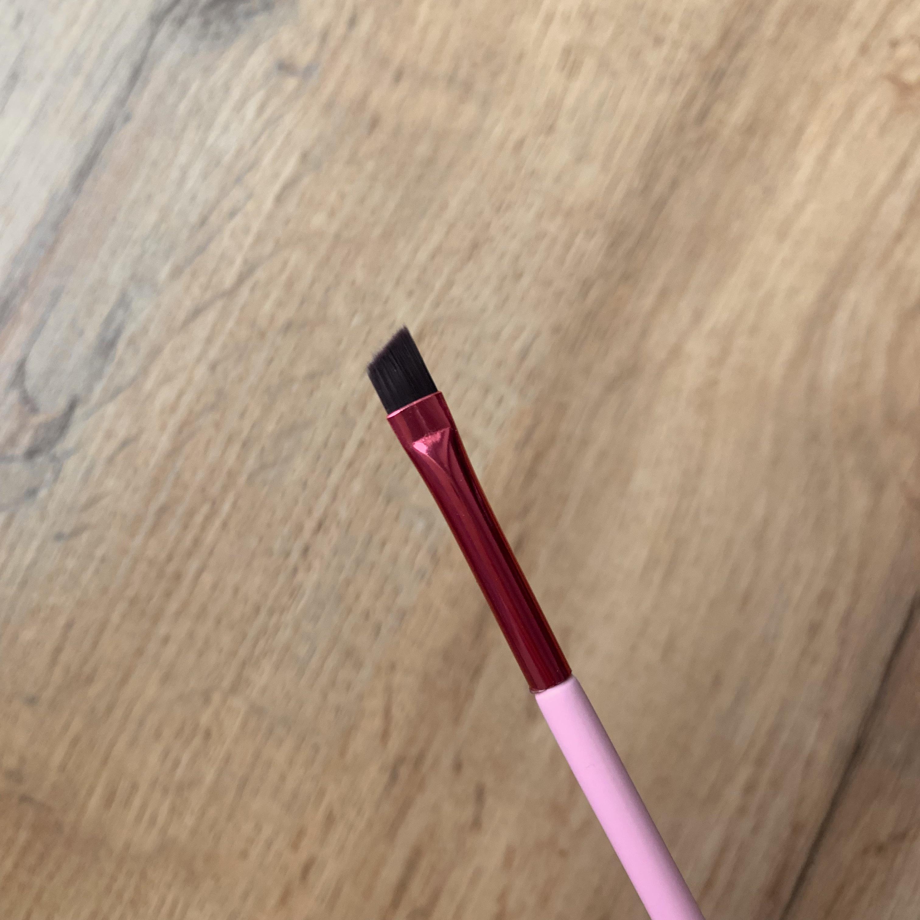 Кисть скошенная для бровей Aden Cosmetics Eyebrow Brush (a081) - фото 3 Кисть скошенная для бровей Aden Cosmetics Eyebrow Brush (a081) - фото 3