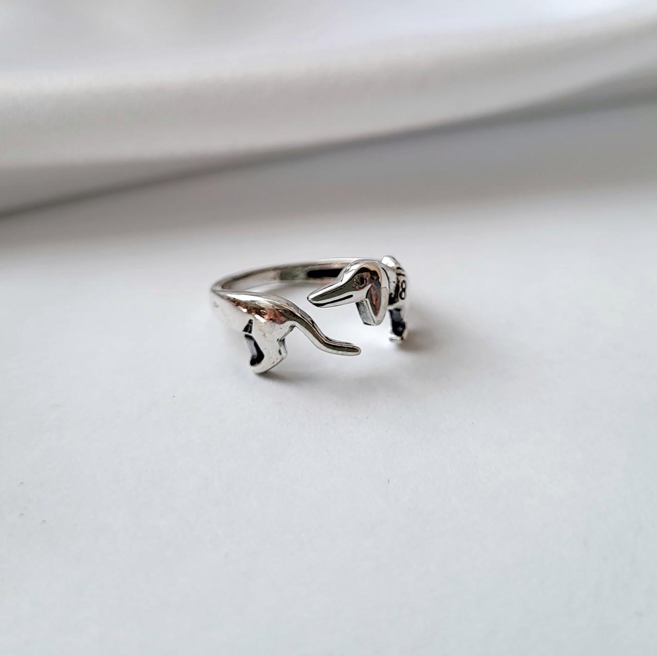 Кольцо серебряное женское Такса с белыми глазами р. 15-19 925 пробы 2,60 г (13005)