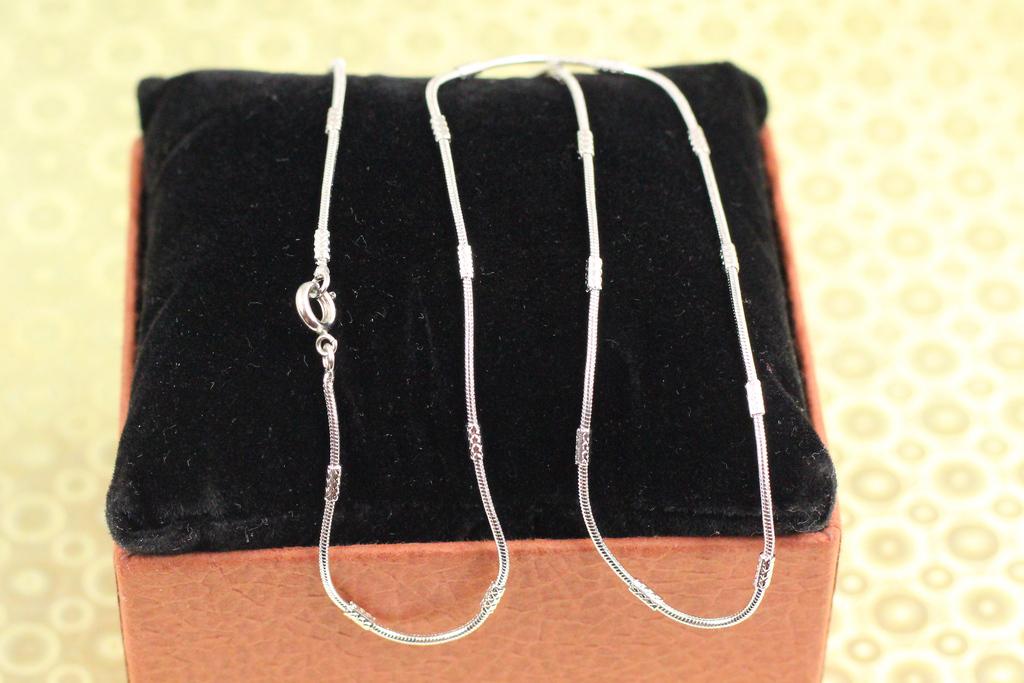 Цепочка Xuping Jewelry жгут с цилиндрическими вставками 45 см 1 мм Серебристый (31443217)