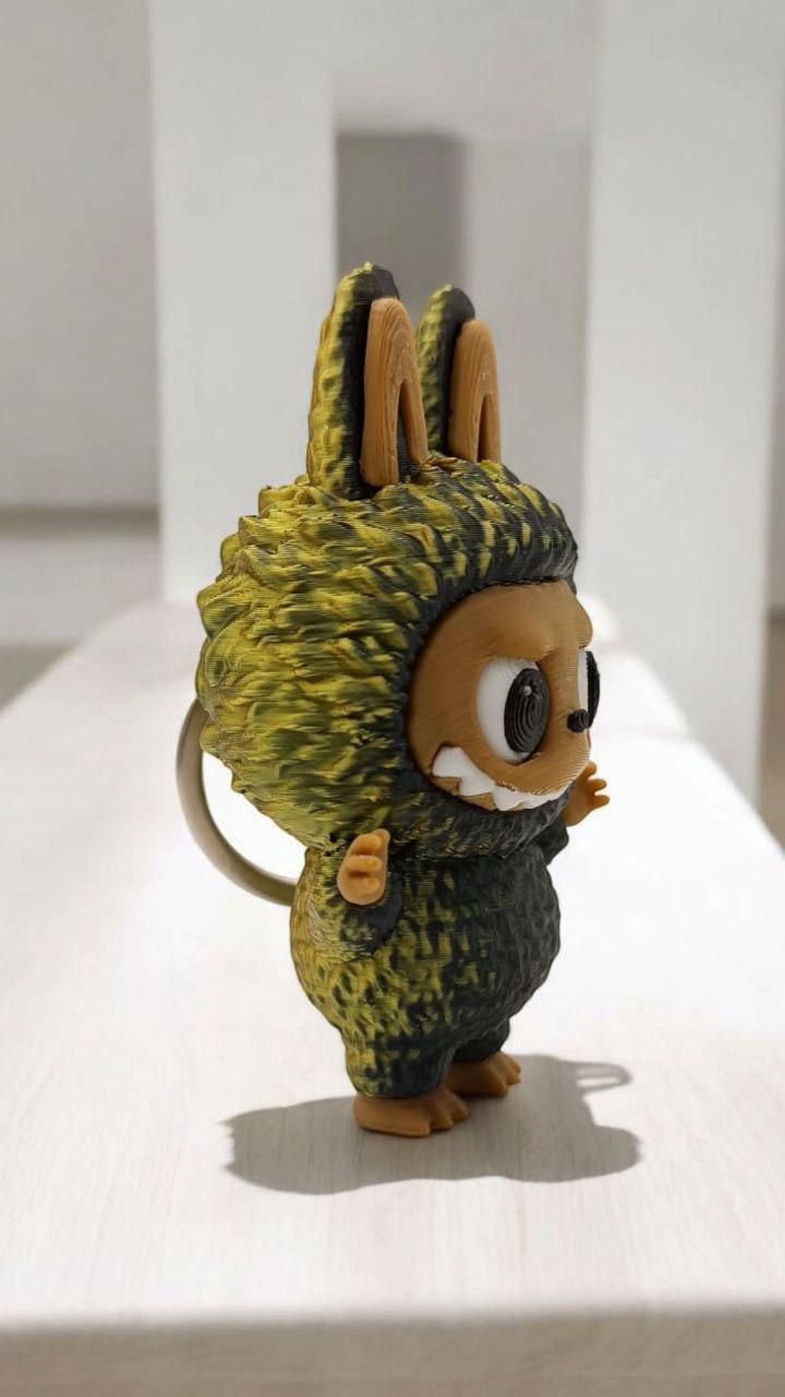 Брелок Лабубу 3Д пластиковый Черно-золотой (27472038) - фото 3