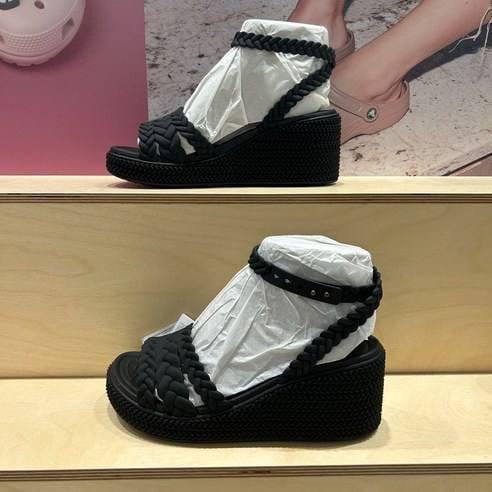 Сандали женские Crocs Brooklyn Woven Ankle Strap Wedge р. 37/38 Black (17523) - фото 6 Сандали женские Crocs Brooklyn Woven Ankle Strap Wedge р. 37/38 Black (17523) - фото 6