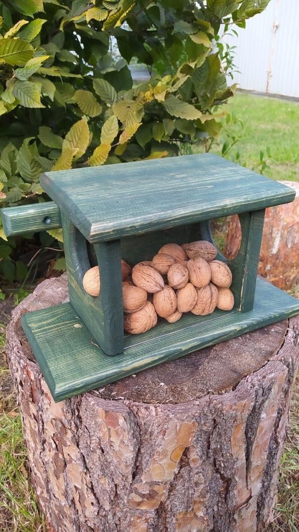 Кормушка для белок Гостинец из оливковой древесины 35х20х16 см - фото 4 Кормушка для белок Гостинец из оливковой древесины 35х20х16 см - фото 4