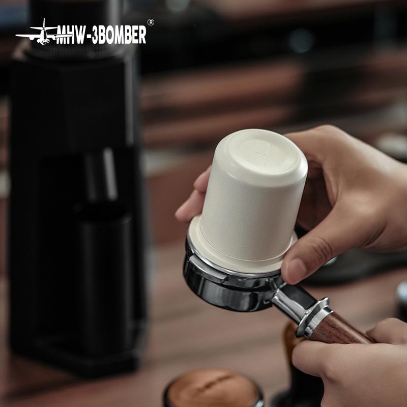 Дозировочная чаша для кофе MHW-3BOMBER Coffee Dosing Cup 58 мм White (DC5614W) - фото 2 Дозировочная чаша для кофе MHW-3BOMBER Coffee Dosing Cup 58 мм White (DC5614W) - фото 2