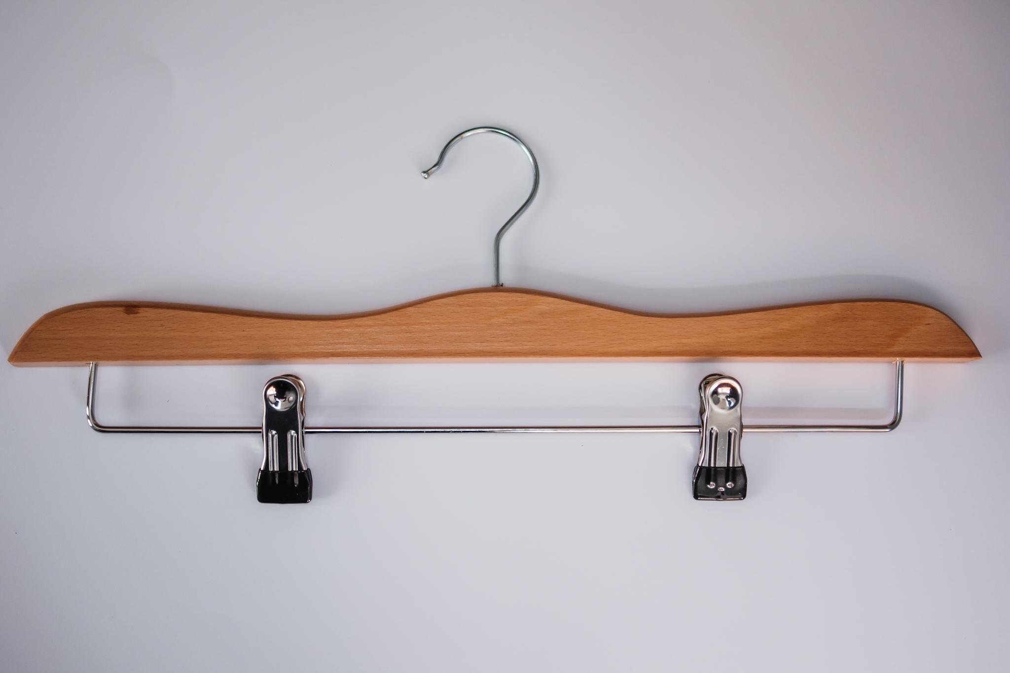 Вешалка костюмная с прищепками лакированная 41 см